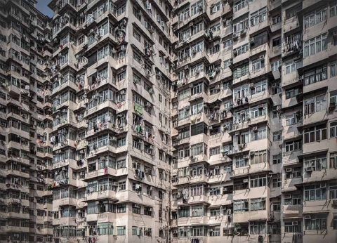 Heruntergekommener Hochhauskomplx